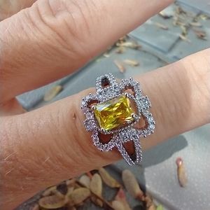 Women's marked 925 yellow stone ring size 7